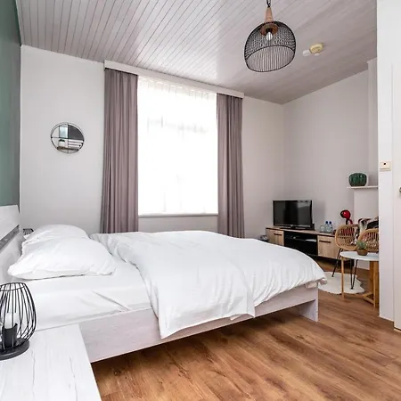 Bed & Breakfast De Zonnetuin 4*